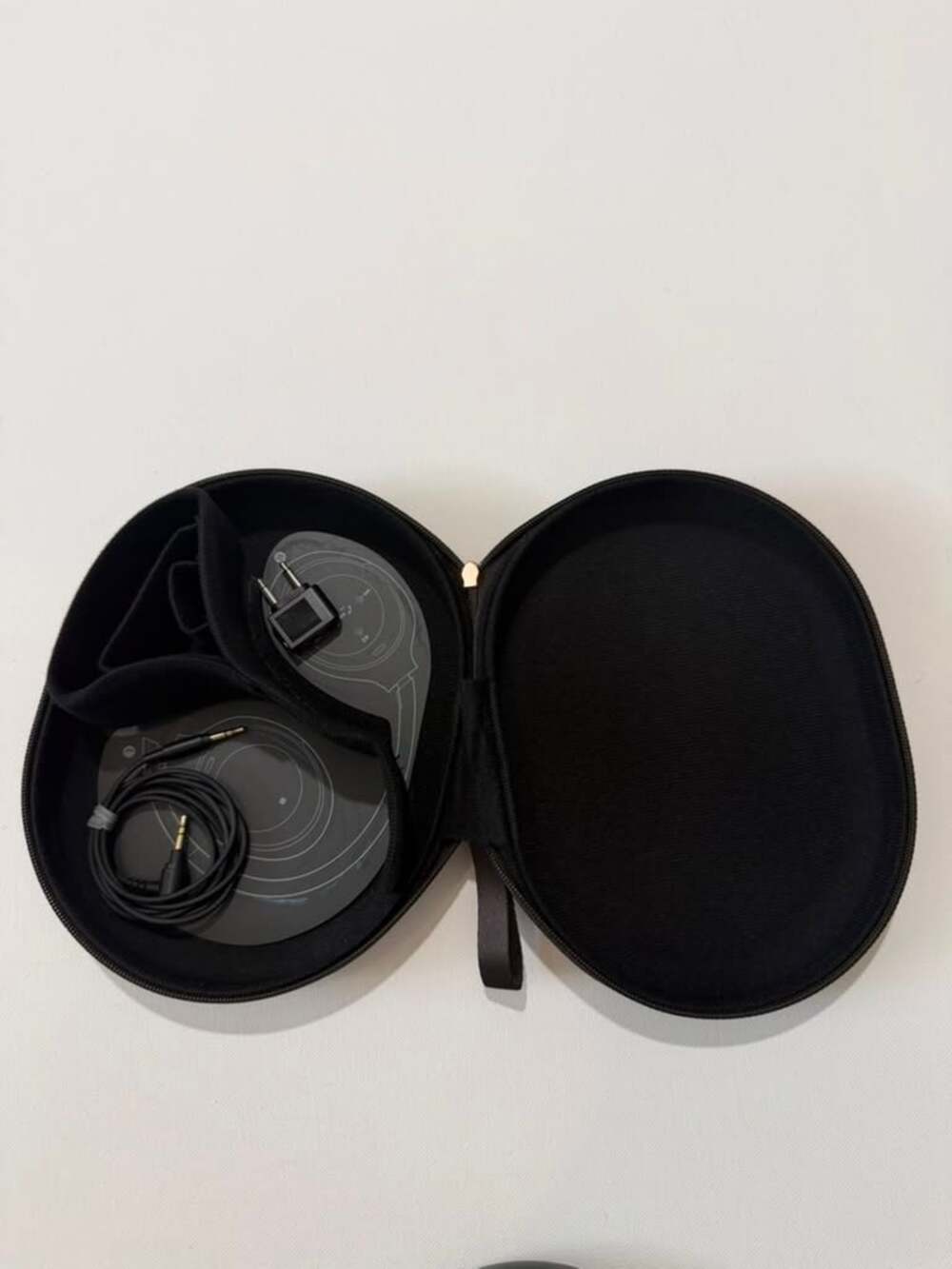 Sony WH-1000XM4 Wireless Noise Canceling Over-Ear Headphones - Picture 5 of 7